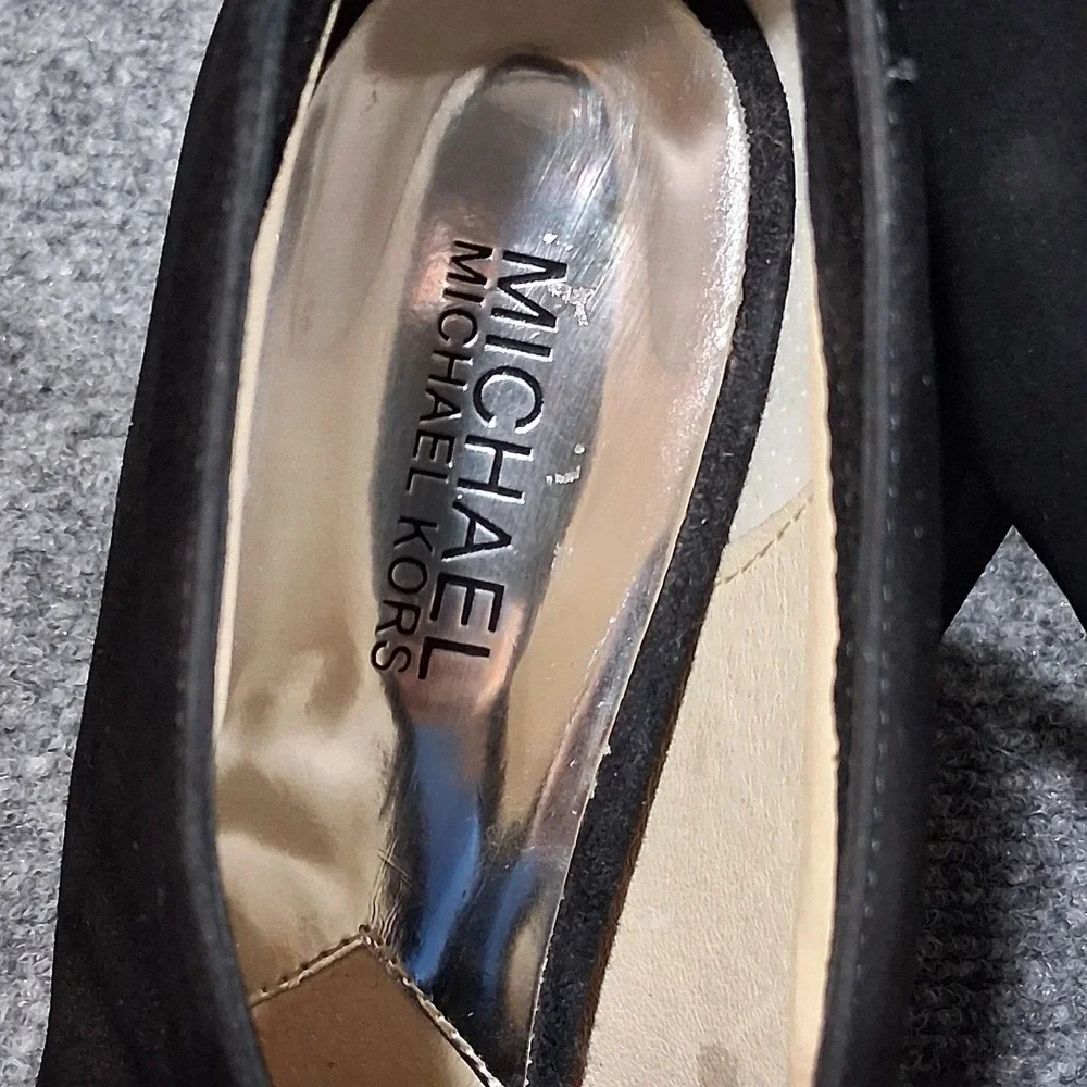 Michael Michael‎ Kors Black Suede V-Cut Platform Booties Pointed Toe Heels 8.5M